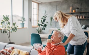 Come lo zucchero e lo stile di vita sedentario influiscono sugli uomini rispetto alle donne
