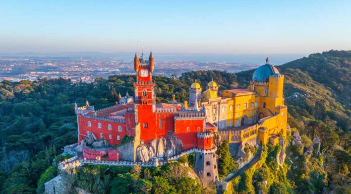 I pittoreschi palazzi e le attrazioni di Sintra: la citta da favola tra le montagne del Portogallo