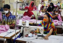 Le misure del coronavirus offrono ai lavoratori del Bangladesh per le catene di abbigliamento globali una scelta netta: malattia o fame