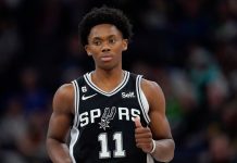 Lo psicologo degli Spurs fa causa a Joshua Primo, dicendo che si e esposto a lei